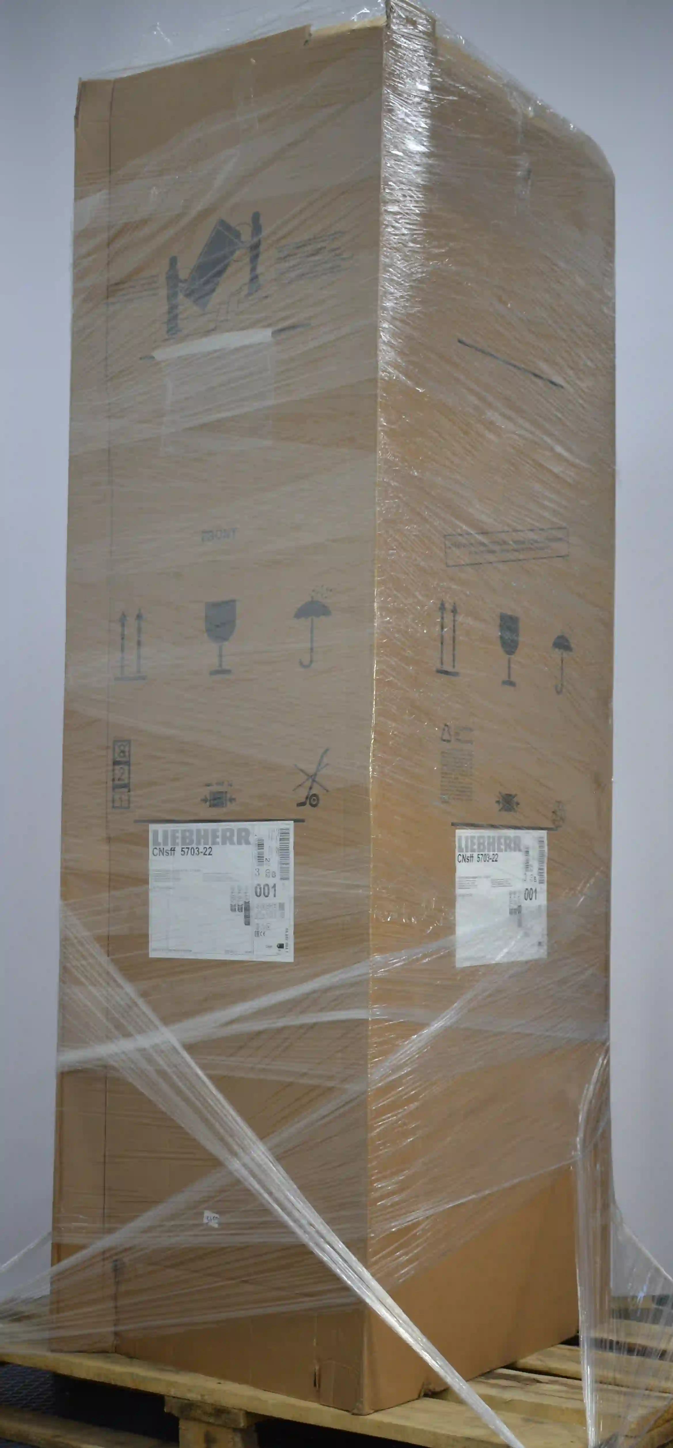 Холодильник LIEBHERR CNsff 5703-22 001 Pure k6 000006315