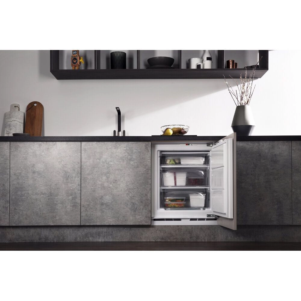 Встраиваемая морозильная камера HOTPOINT-ARISTON BFS 1222.1