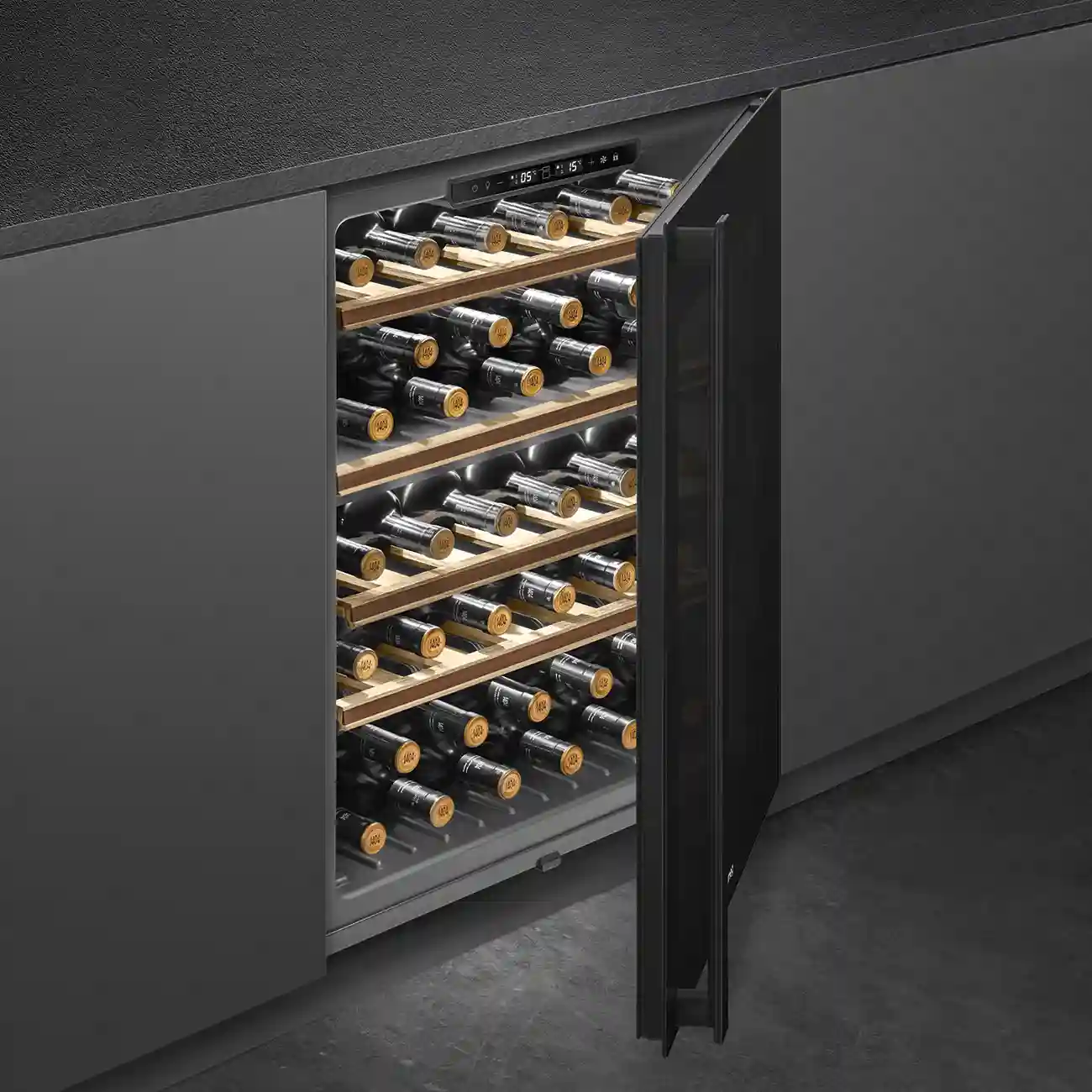 Встраиваемый винный шкаф SMEG CVI638RN3